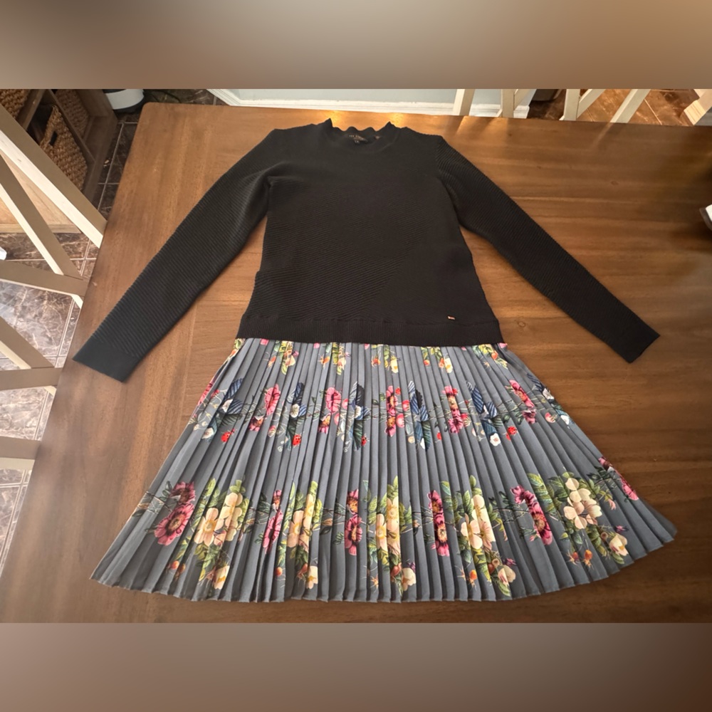 Ted Baker London Floral Pleated Sweater Dress Size 1 Black Long Sleeve (US 4) - Picture 1 of 8